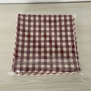 Combined Talents 4 piece napkin set checkered maroon white Size 16x16